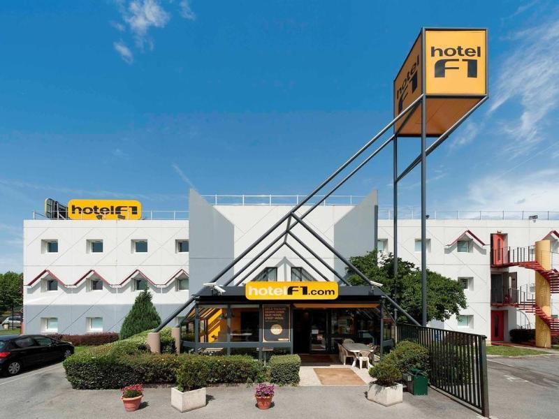 Hotelf1 Cholet Exteriör bild